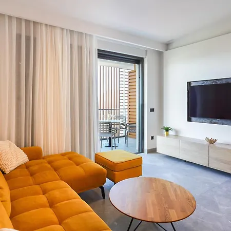 Cameleon Orebic- Beachfront Apartment