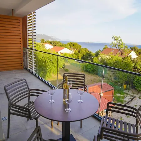 Apartment Cameleon Orebic- Beachfront