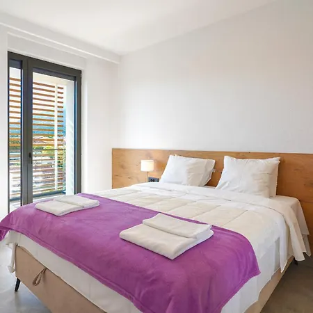 Cameleon Orebic- Beachfront Apartment *