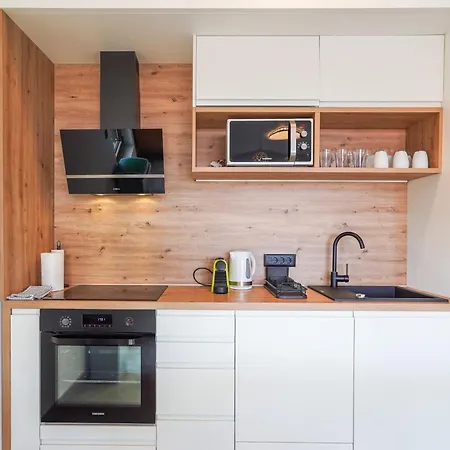 Cameleon Orebic- Beachfront Apartment