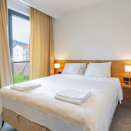 Cameleon Orebic- Beachfront Apartment *