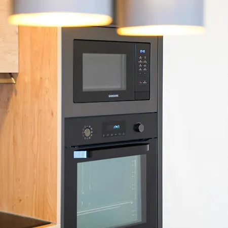 Cameleon Orebic- Beachfront Apartment