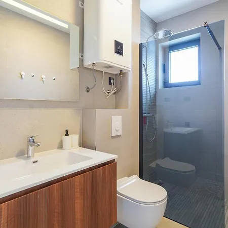 Cameleon Orebic- Beachfront Apartment *