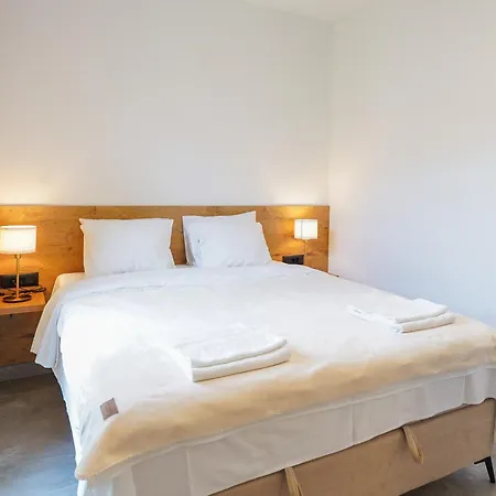 Cameleon Orebic- Beachfront Apartment