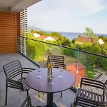 Apartment Cameleon Orebic- Beachfront