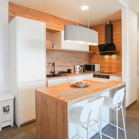 Cameleon Orebic- Beachfront Apartament *