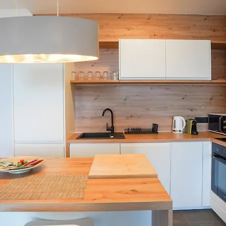 Apartment Cameleon Orebic- Beachfront *