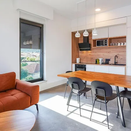 아파트 Cameleon Orebic- Beachfront 오레비츠