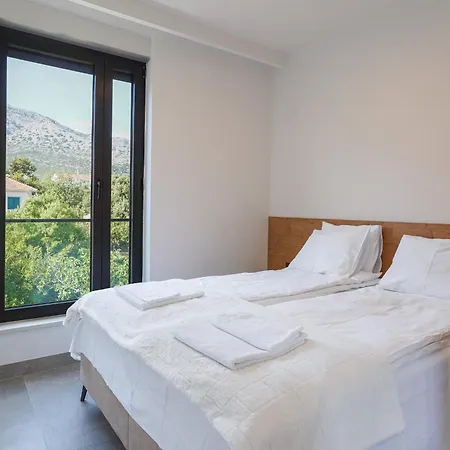 Cameleon Orebic- Beachfront Apartament *