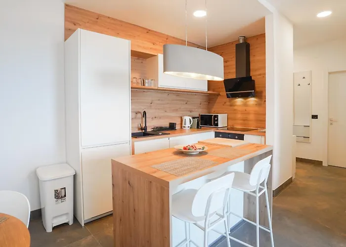 Cameleon Orebic- Beachfront Διαμέρισμα *