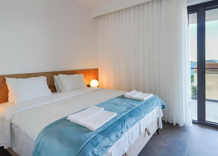 Cameleon Orebic- Beachfront