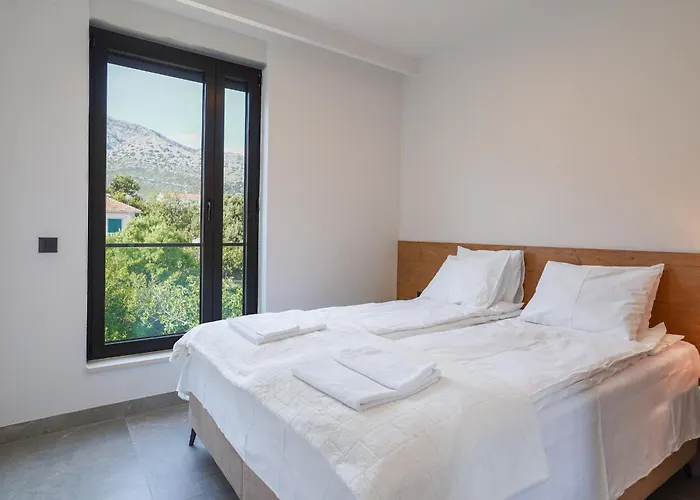 Cameleon Orebic- Beachfront Διαμέρισμα *