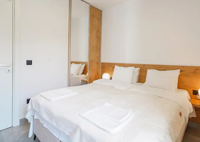 Cameleon Orebic- Beachfront